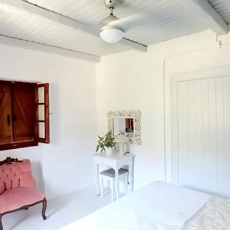 Lulu In The Valley * Achilleion