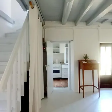 Lulu In The Valley Achílleion